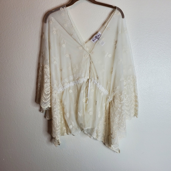 Countess Luann cream lace top size M - Picture 7 of 7